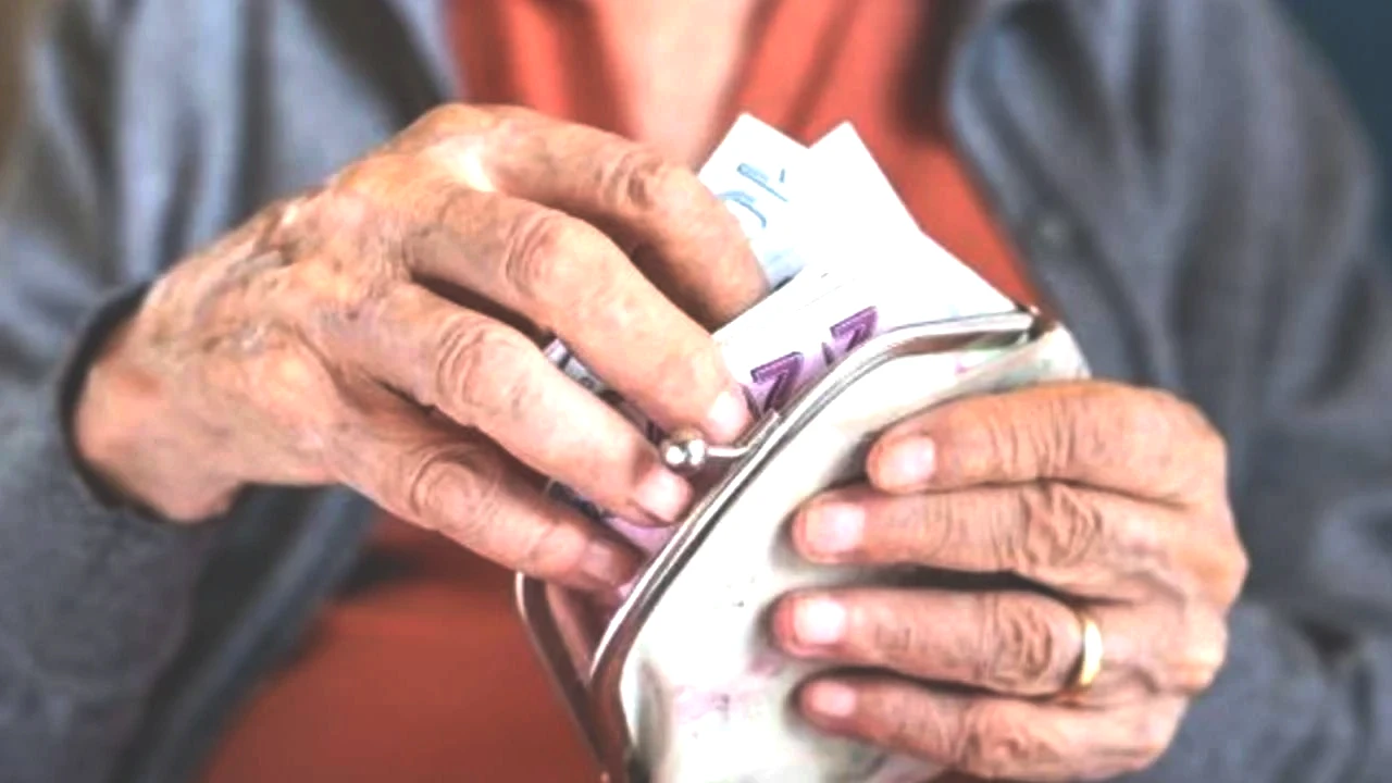 EYT kapsamında emekli olan bireyler, yeni promosyon dönemine girmiş durumda. 2023 yılında emekli olan pek çok kişinin üç yıllık taahhüt sürelerinin sona erdiği kaydedilmektedir.