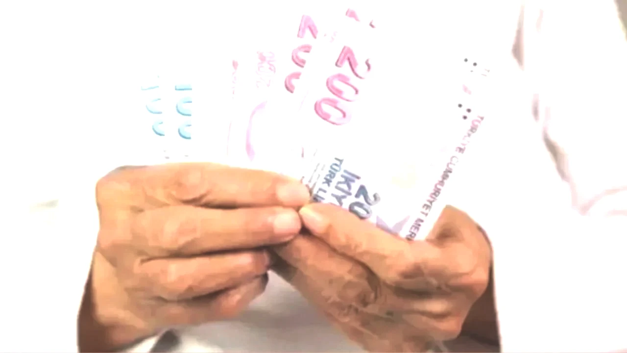 Genel değerlendirme yapıldığında, emekli promosyonları ek gelir fırsatları sunacak ve bankalar arasında yoğun bir rekabet yaratacak. Bunun neticesinde ise en çok kazananlar, şartları doğru bir şekilde değerlendiren emekliler olacak.